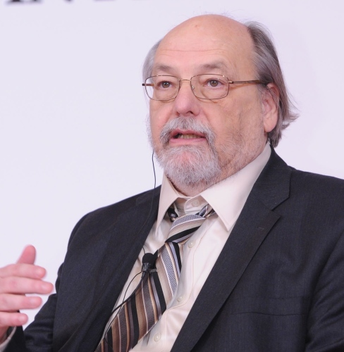 معرفی و بیوگرافی کن تامسون، پدر زبان برنامه نویسی Go و Unix