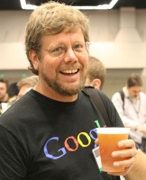 پایتون، زبانی که توسط گیدو ون روسوم خلق شد: از فلسفه طراحی تا کاربردهای متنوع